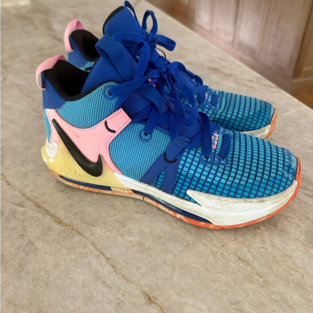 Nike size 6 men's